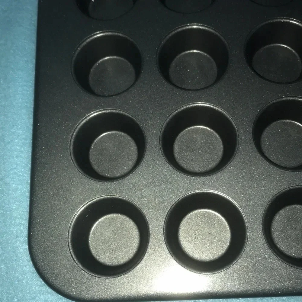 Mini muffins or cupcake bakeware teflon coated thick rolled edges makes 24